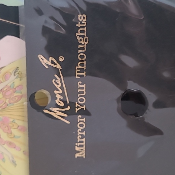 'Love' Compact Mirror - Picture 2 of 5